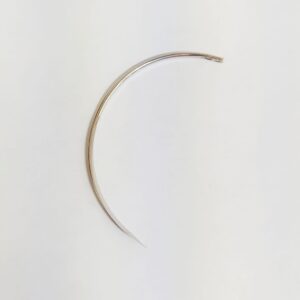 AGUJA DE SUTURA CORTANTE #211/20 SOBRE X12 ACUFIRM